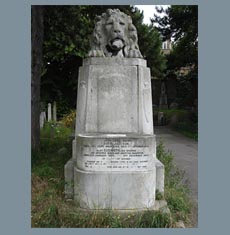 Погребальный памятник Джону "Джентельмену" Джексону. "Весьма длинная жизнь для того, кто жил жизнью, которую сам сделал". Кладбище Бромптон. Лондон.